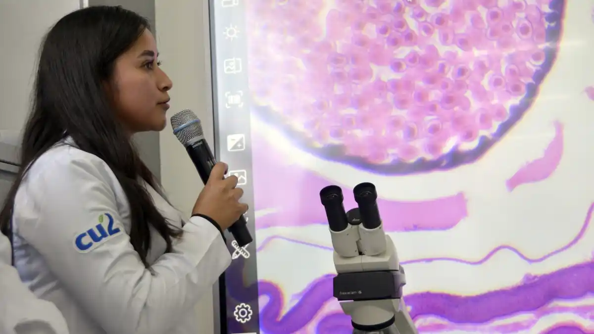 Entrega Rectora Lilia Cedillo 50 microscopios para laboratorios en CU2