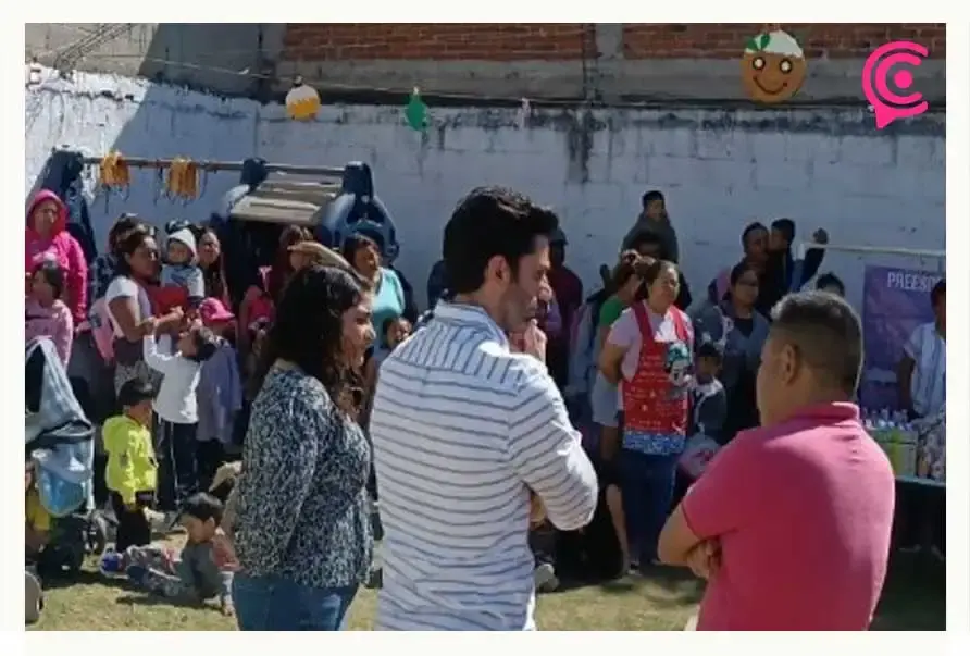 Operador de Rodrigo Abdala repartió propaganda morenista en evento de candidato a SCJN en Puebla