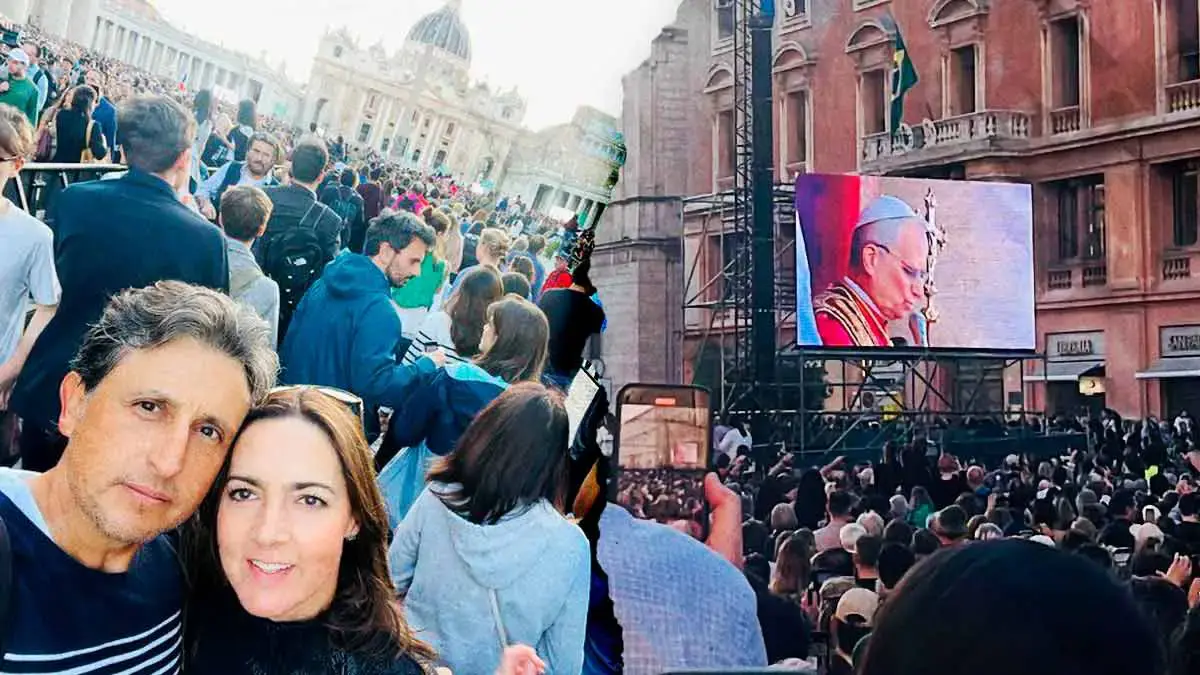 José Juan Espinosa presume fotos en la presentación del Papa León XIV en El Vaticano