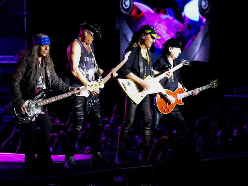Scorpions desata locura en la Feria de Puebla 2025; fanáticos derriban vallas para ingresar al concierto  