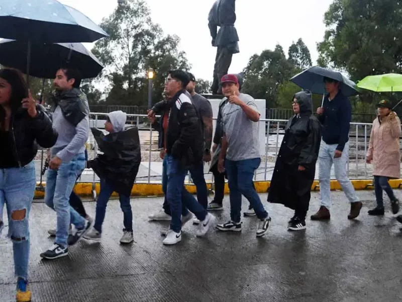Lluvia, desorden y largas filas previo a concierto The Killers en Feria de Puebla 2025  