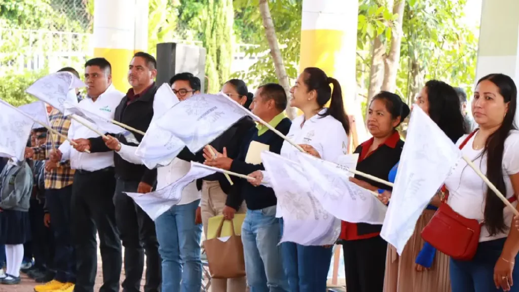 Ariadna Ayala inicia regabilitación de la cancha deportiva en la primaria Braulio Rodríguez