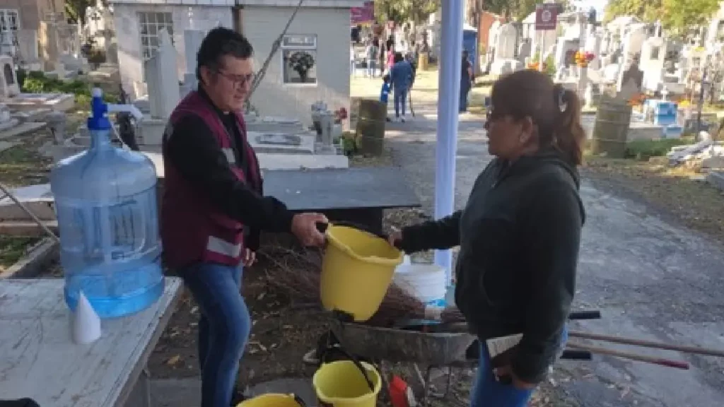 Estima Gobierno de la Ciudad más de 20 mil visitantes al Panteón Municipal por Día de las Madres