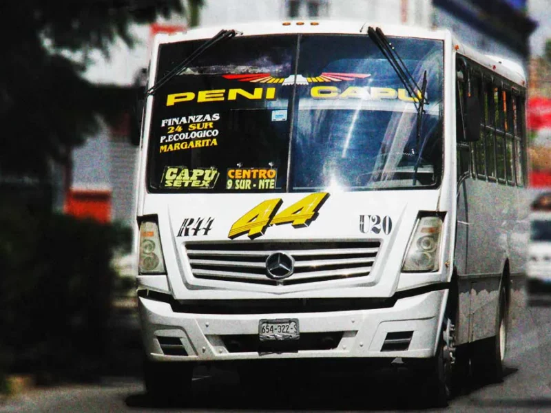 Delincuentes asaltaron a pasajeros y conductor de Ruta 44 en Galaxia La Calera, Puebla