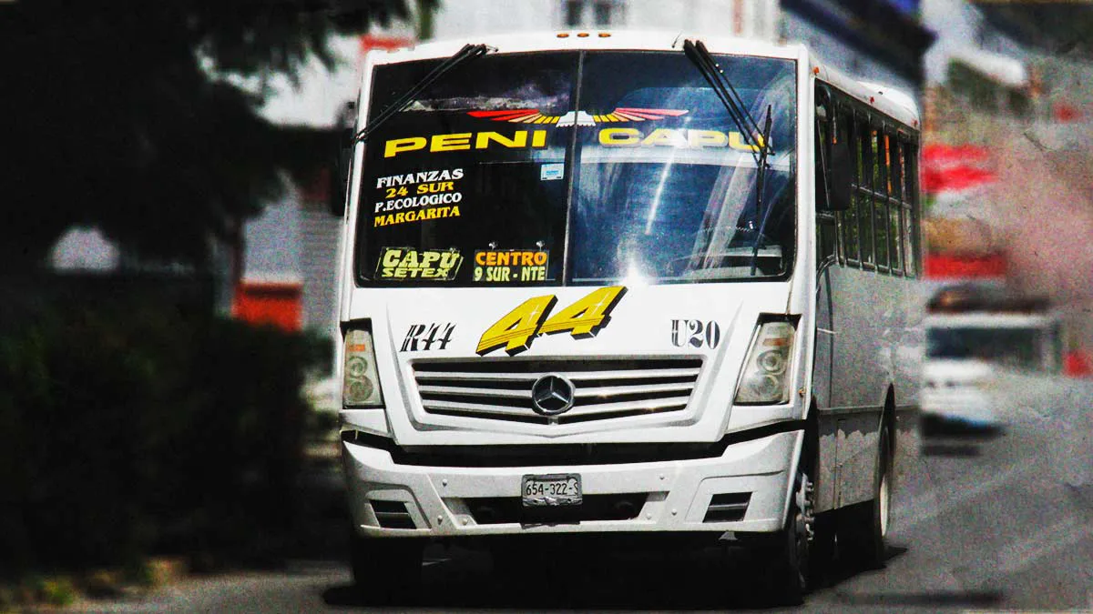 Delincuentes asaltaron a pasajeros y conductor de Ruta 44 en Galaxia La Calera, Puebla
