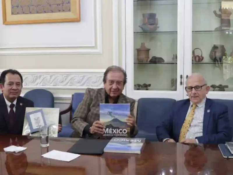 Recibe Congreso del Estado réplica de la Constitución de 1824