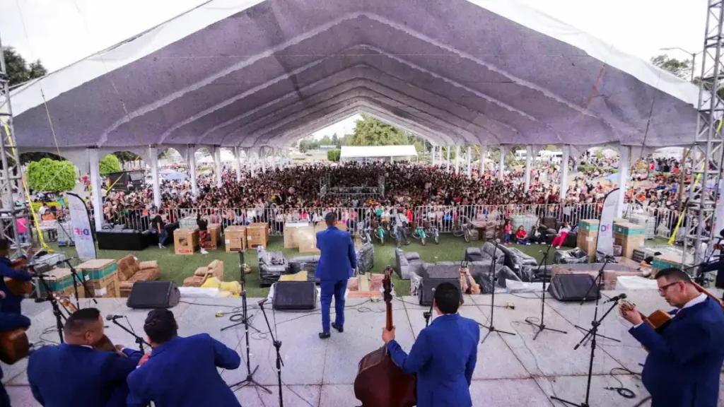Reconocen en San Andrés el amor y entrega de las madres