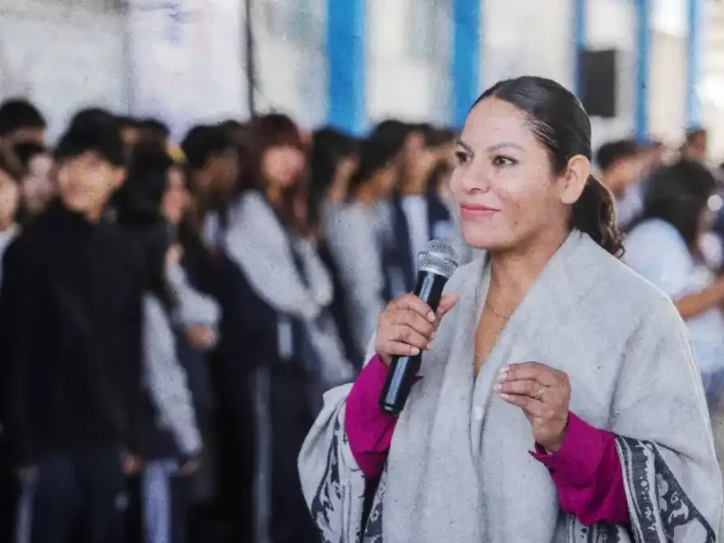 Fomenta Lupita Cuautle el rendimiento escolar con apoyos y talleres
