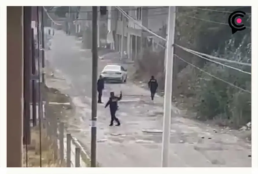 Tras persecución y balacera policías detuvieron a asaltantes de OXXO de Xilotzingo en Totimehuacan, Puebla