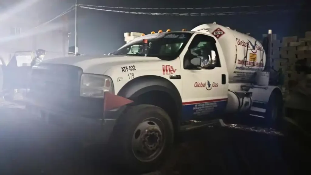 Policía municipal de Texmelucan y Marina aseguran 3 unidades y material para extracción ilegal de gas