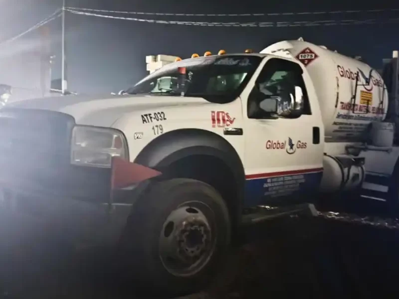 Policía municipal de Texmelucan y Marina aseguran 3 unidades y material para extracción ilegal de gas