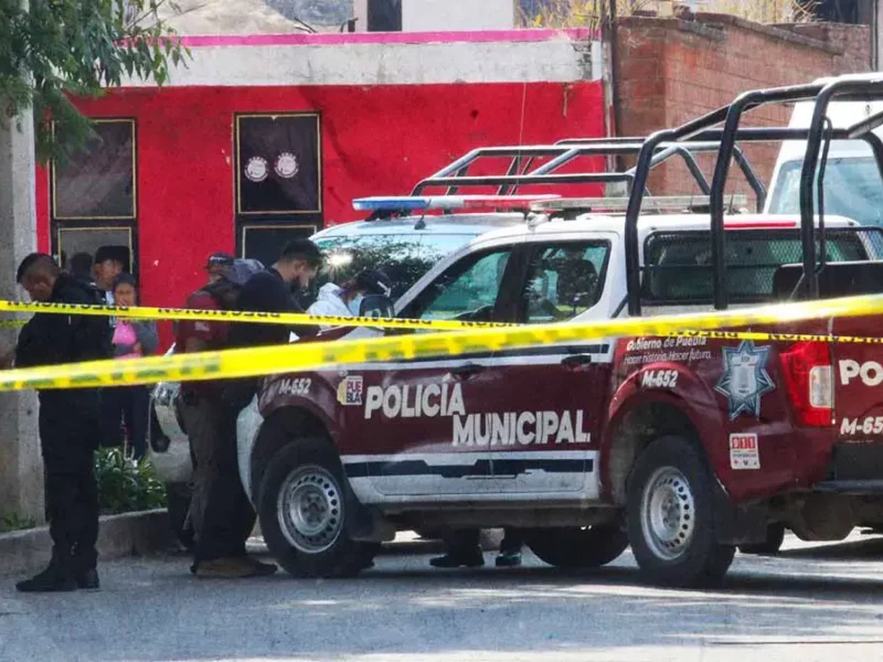 A balazos, matan a hombre dentro de una camioneta, en Coronango