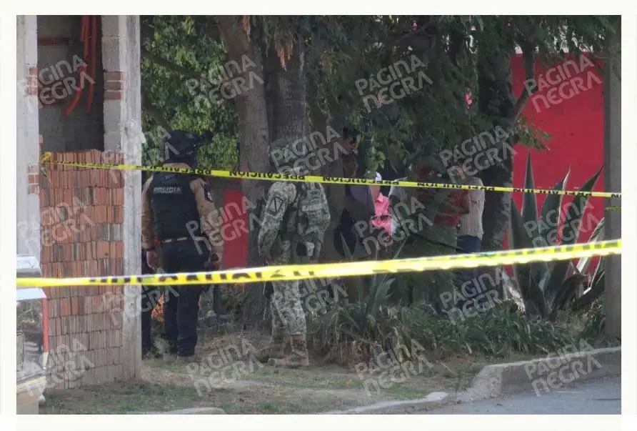 A balazos, matan a hombre dentro de una camioneta, en Coronango