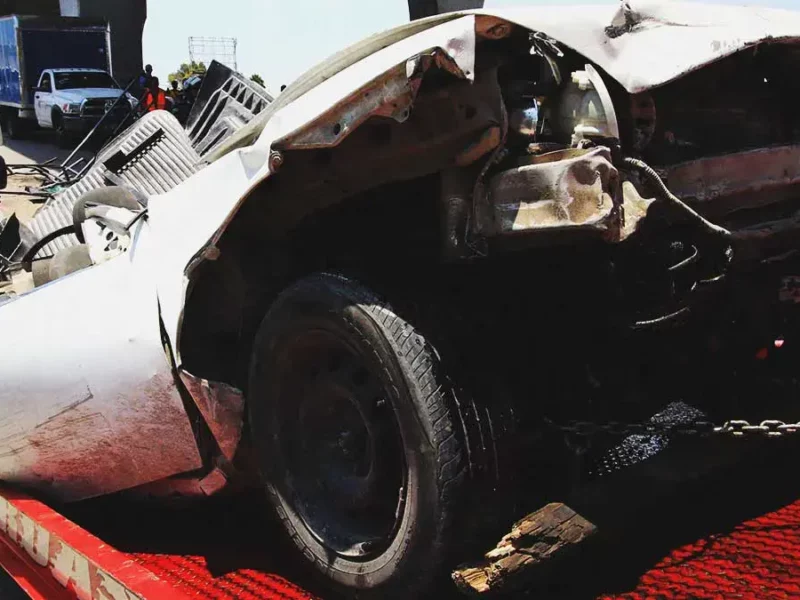 Automovilista murió prensado por un choque en carretera de Tlatlauquitepec, Puebla