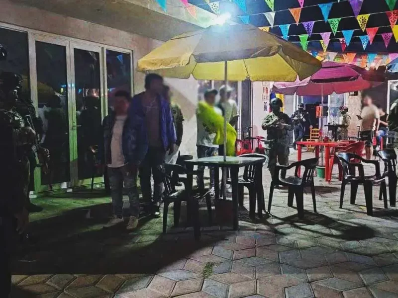 INM, Sedena, SSP y SSC de Cuautlancingo aseguran a nueve migrantes colombianos sin documentación