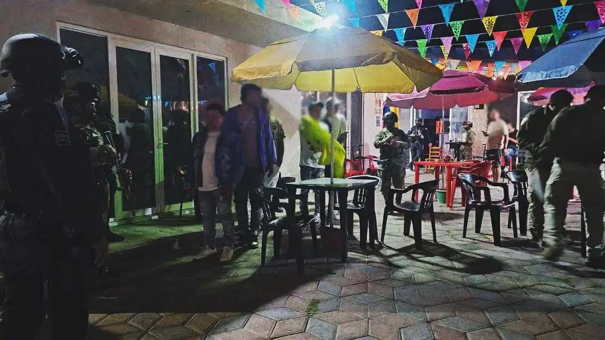 INM, Sedena, SSP y SSC de Cuautlancingo aseguran a nueve migrantes colombianos sin documentación