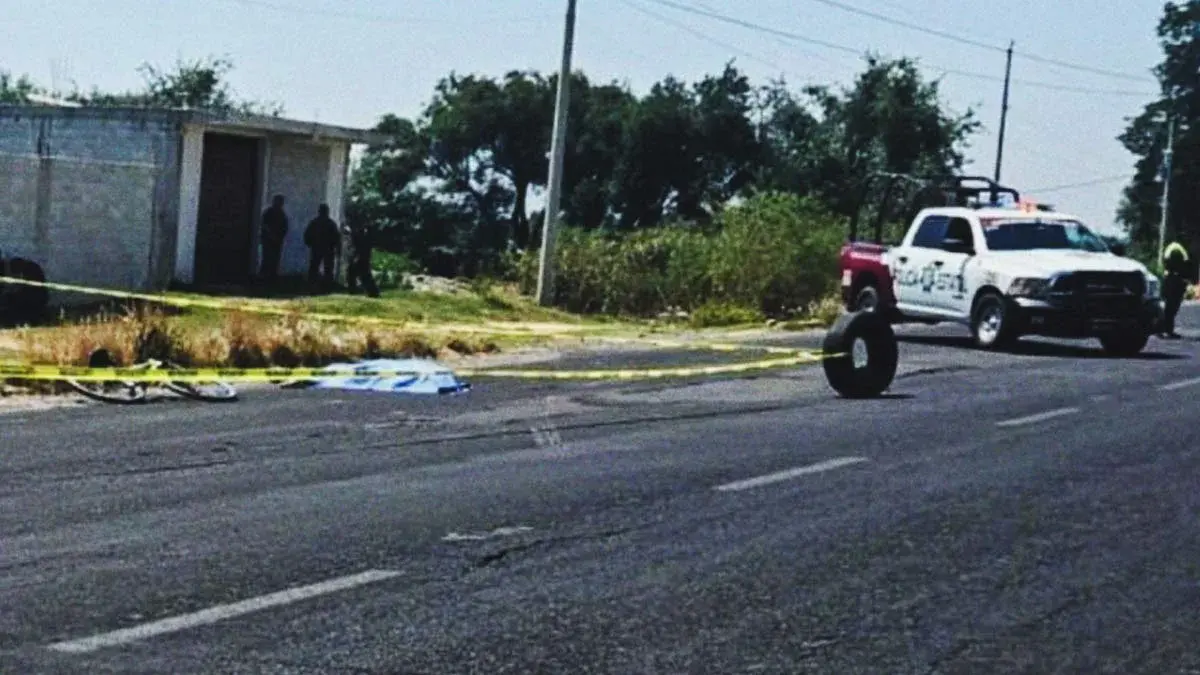 Ciclista murió en la carretera federal México-Puebla; aparentemente lo atropellaron