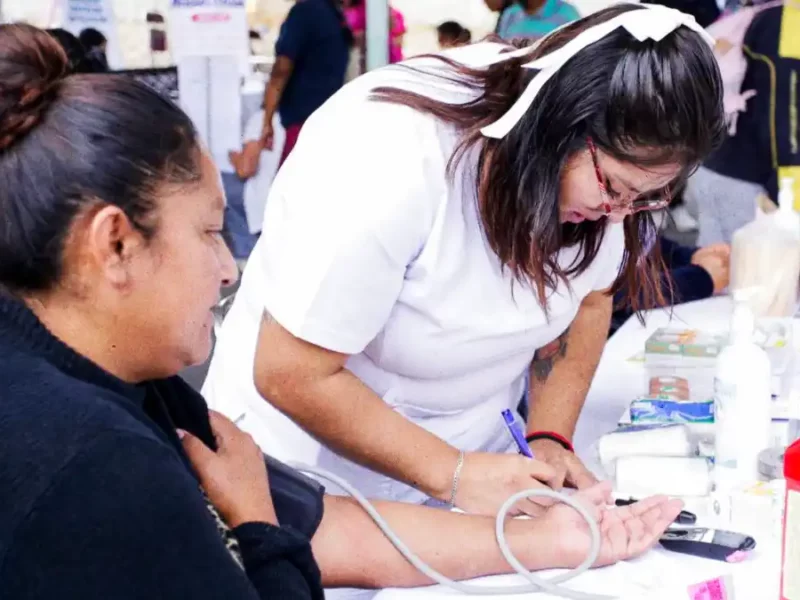 Lleva Lupita Cuautle jornada de salud a San Antonio Cacalotepec