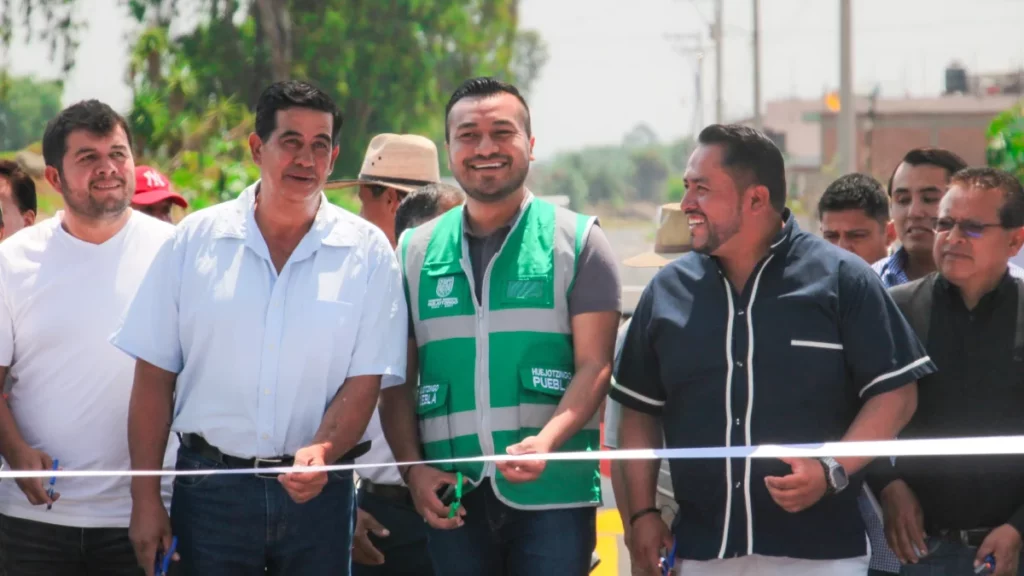 Roberto Solís inaugura la tercera vialidad rehabilitada como parte del "Rescate Carretero" en Huejotzingo