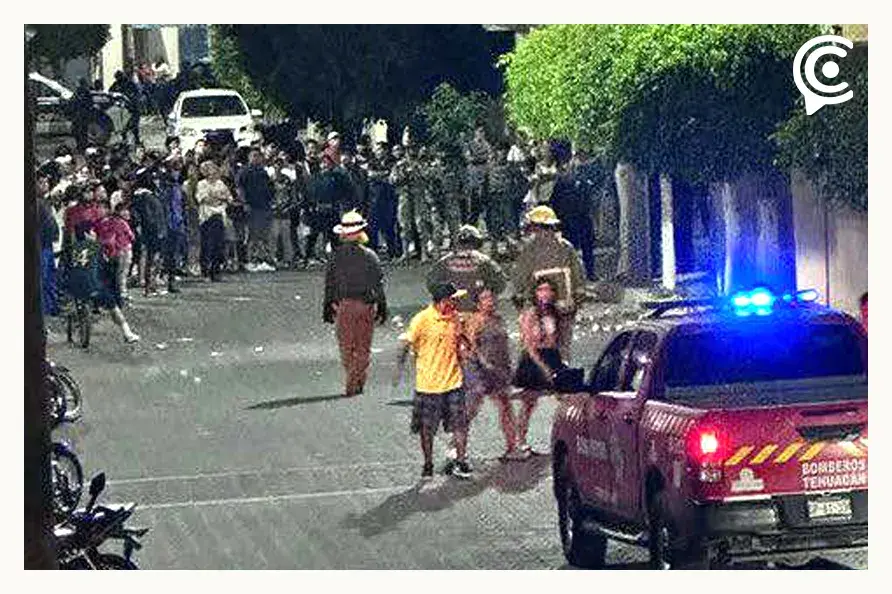 Dueños de refaccionaria golpean a vendedor de fruta en Tehuacán; vecinos vandalizan negocio de agresores