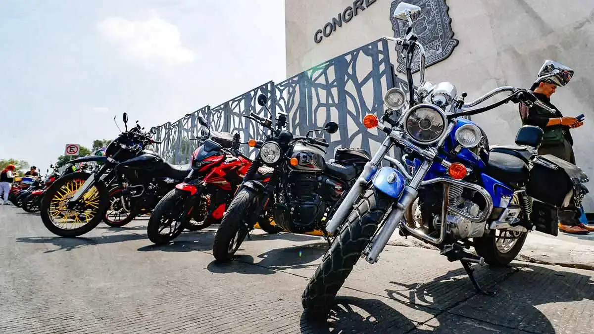Entre manifestaciones, Congreso de Puebla presenta nueva iniciativa para regular uso de motocicletas