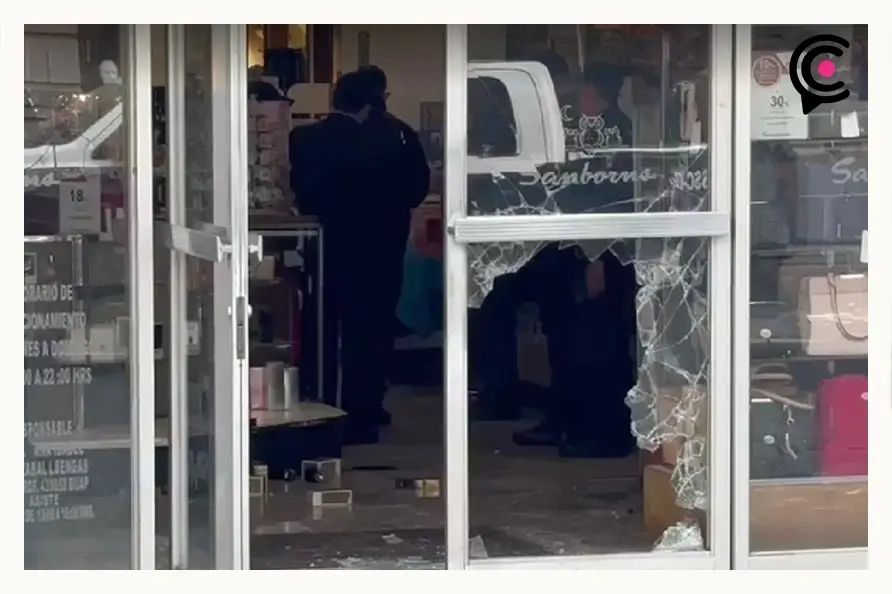 Dan “cristalazo” y roban perfumes de Sanborns del Centro Histórico de Puebla 