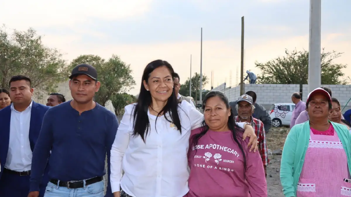 Ariadna Ayala, presidenta de Atlixco, inaugura red eléctrica en beneficio de juntas auxiliares