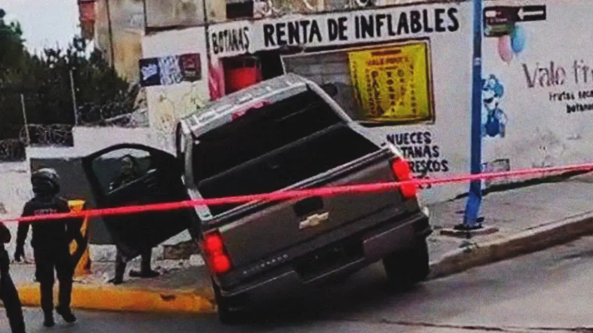 Delincuente recibe impacto de bala, al evadir un puesto de revisión con una camioneta robada