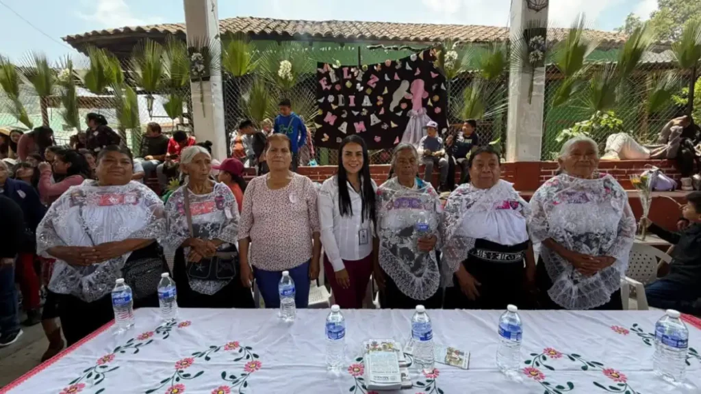 Ayuntamiento de Zacatlán festeja a las mamás de colonias, barrios y juntas auxiliares