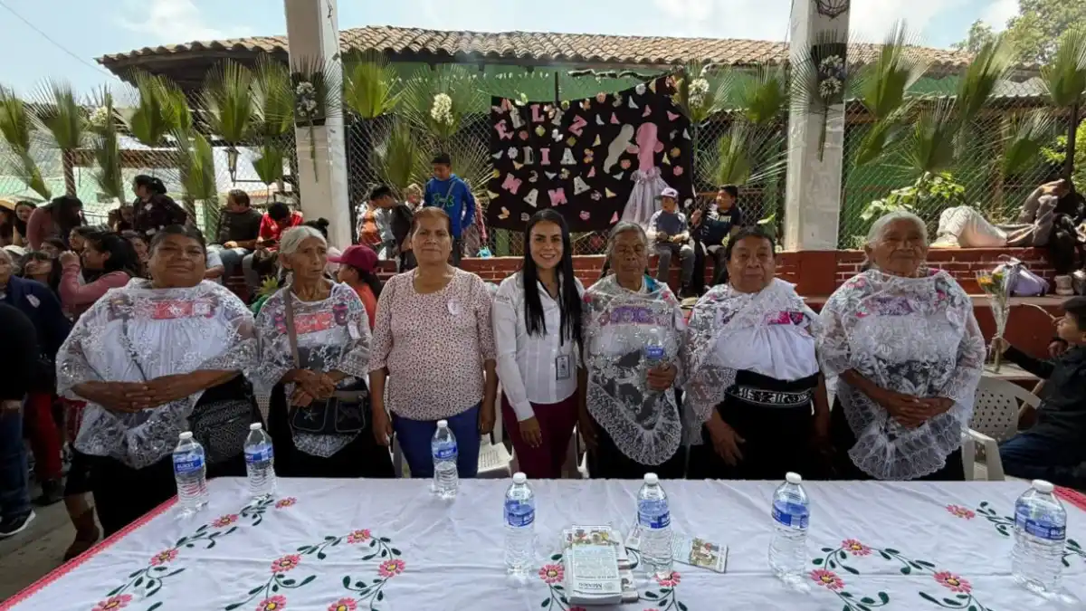 Ayuntamiento de Zacatlán festeja a las mamás de colonias, barrios y juntas auxiliares