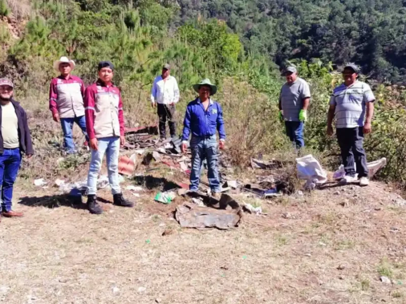 Más de una tonelada de basura retira el Ayuntamiento de Zacatlán en basurero clandestino de San Miguel Tenango