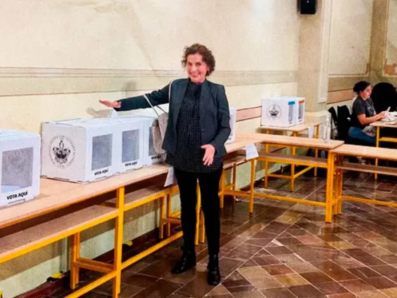 Beatriz Gutiérrez Müller reaparece en la BUAP para participar en elecciones académicas  