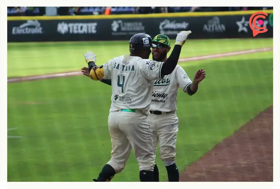 Russell Vásquez celebra los resultados de Pericos de Puebla en su 83 aniversario 