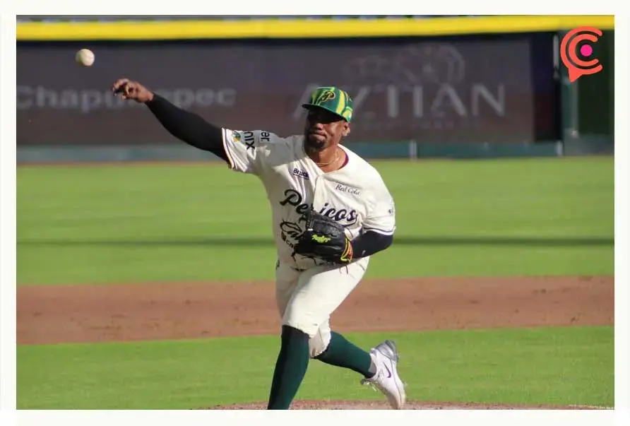 Russell Vásquez celebra los resultados de Pericos de Puebla en su 83 aniversario 