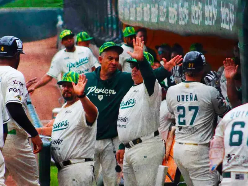 Russell Vásquez celebra los resultados de Pericos de Puebla en su 83 aniversario 