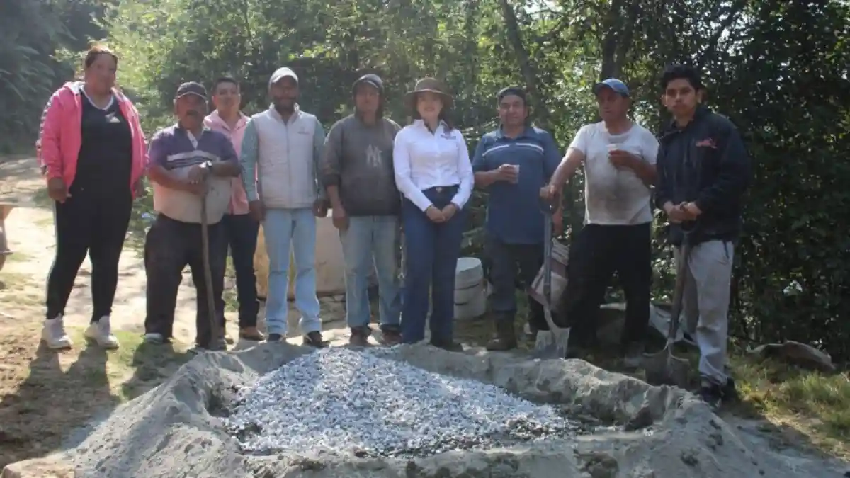 Bety Sánchez supervisa construcción de andador en Xoxonacatla y entrega red eléctrica en Cuautilulco