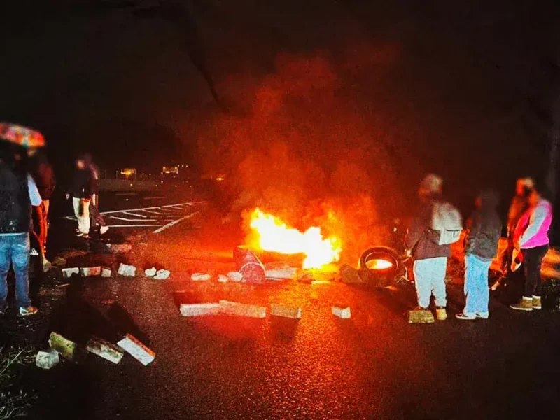 Pobladores de Xoxtla reabren la autopista México-Puebla tras bloqueo; continuará diálogo con autoridades