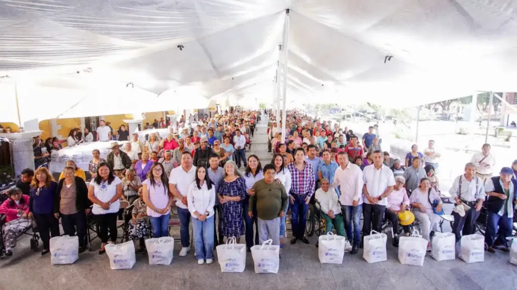 Lleva Lupita Cuautle más apoyos alimentarios a familias de San Andrés