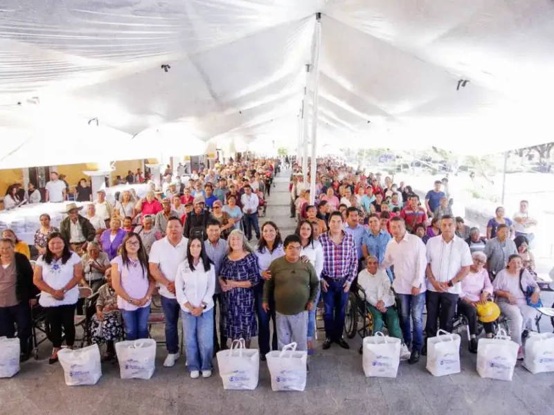 Lleva Lupita Cuautle más apoyos alimentarios a familias de San Andrés