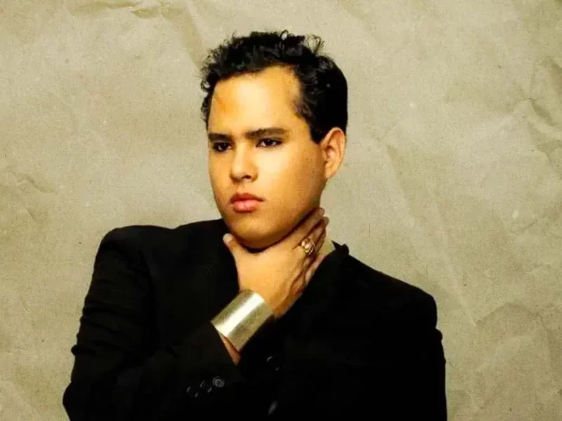 El cantante Percy continúa el legado de la música romántica con “Quisiera” 