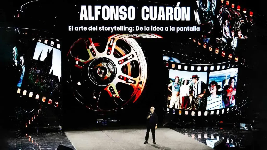 Desde Puebla, Alfonso Cuarón pide más emociones y menos dependencia de la Inteligencia Artificial 