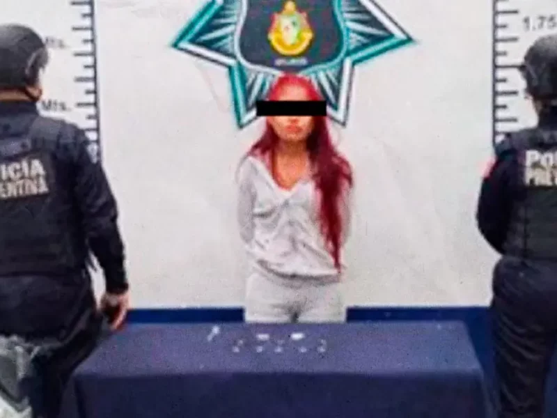 Policía de Atlixco detiene a mujer por posesión de estupefacientes