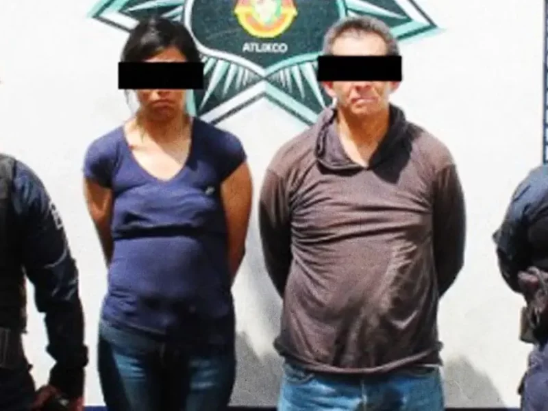 La Secretaría de Seguridad Ciudadana de Atlixco, intercepta vehículo con reporte de robo y asegura arma de fuego