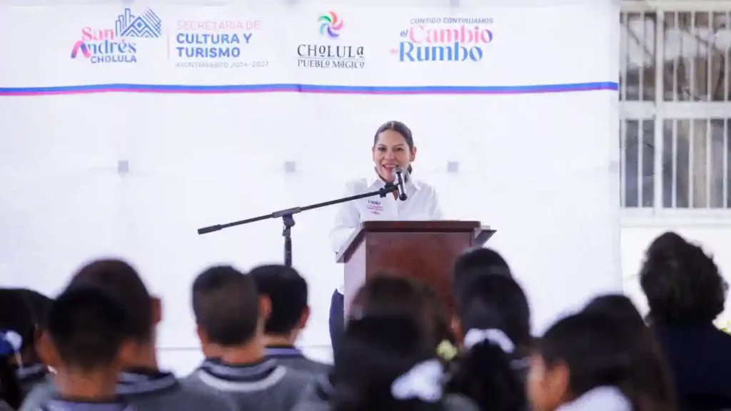 Incentiva Lupita Cuautle hábito de la lectura en niñez de San Andrés Cholula