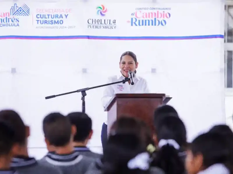 Incentiva Lupita Cuautle hábito de la lectura en niñez de San Andrés Cholula