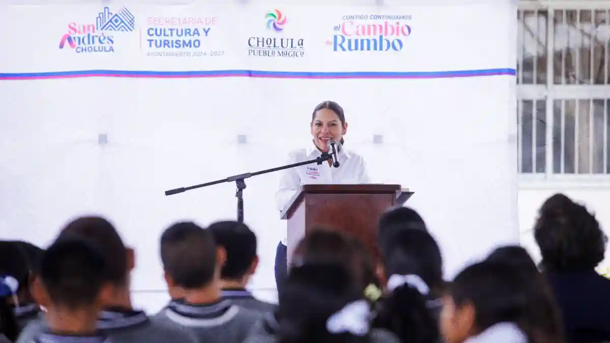 Incentiva Lupita Cuautle hábito de la lectura en niñez de San Andrés Cholula