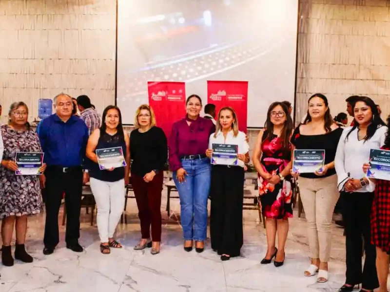 Reconoce Lupita Cuautle a las y los docentes de San Andrés Cholula