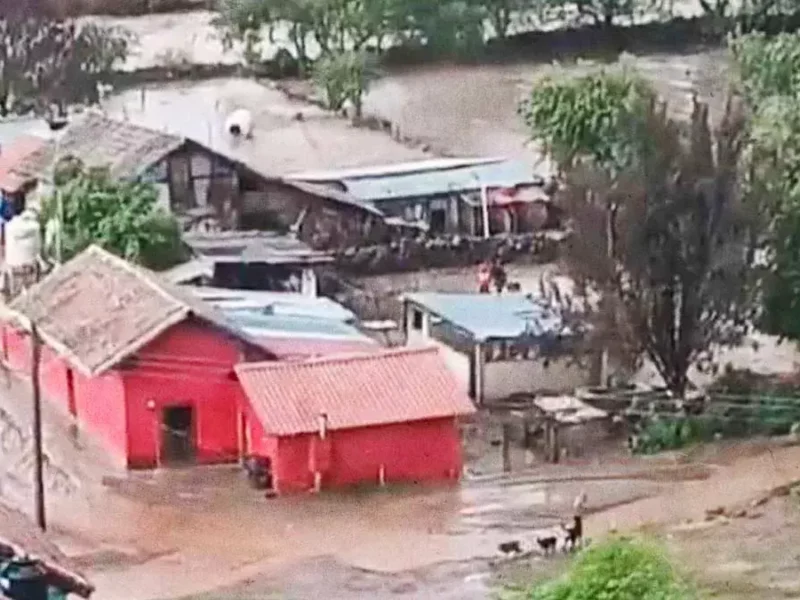 Cae tromba en Chignahuapan y deja bajo el agua a la comunidad de Ajolotla