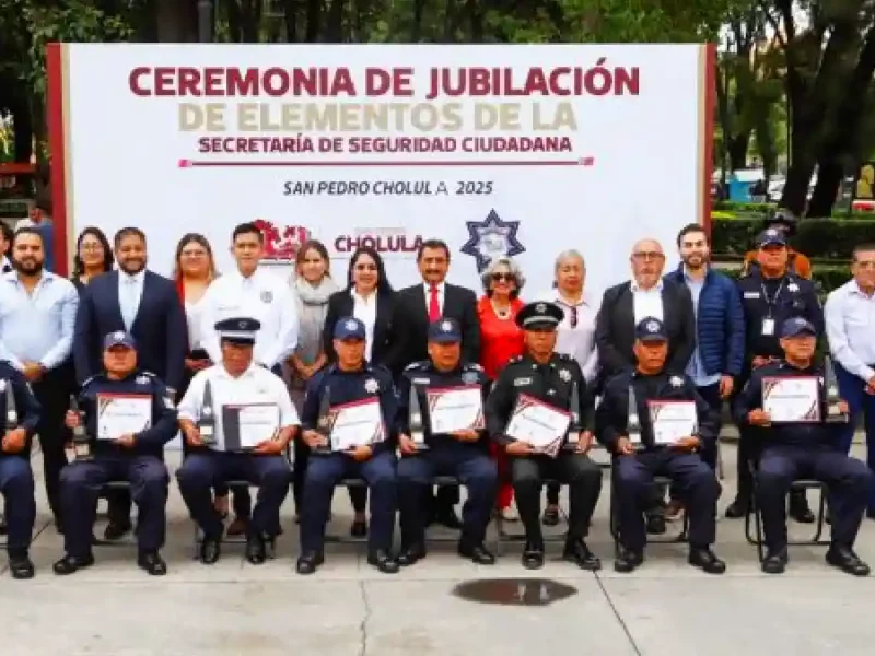 Tonantzin Fernández encabeza histórico reconocimiento a policías jubilados por 30 años de servicio en Cholula