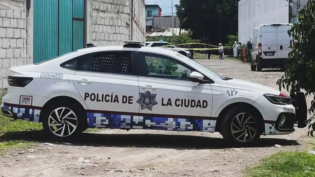 Abandonan cuerpo amarrado a un “diablito” y en un costal cerca del Mercado Morelos, Puebla